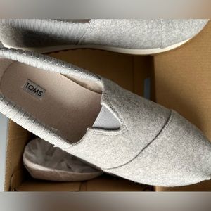 Basically new, Tom’s sneakers